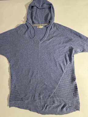 Akini Suéter Azul Cielo Talla M Capucha Y2K Boho Suave Acanalado